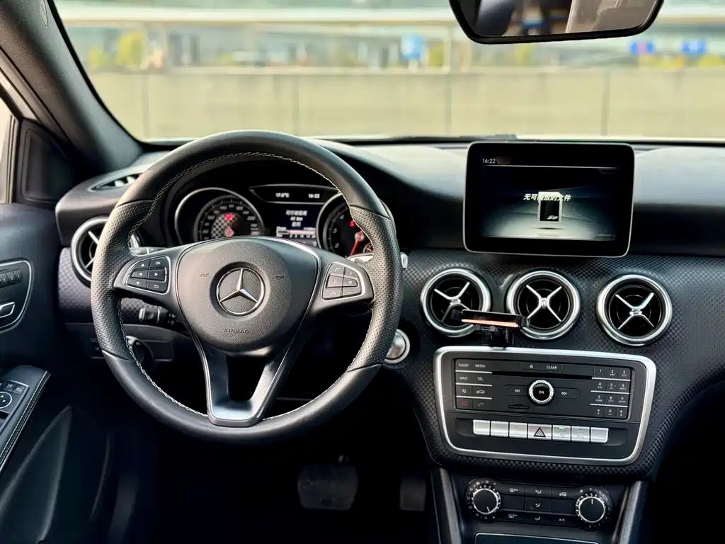 Mercedes-Benz A-Class 2017 — фото 10
