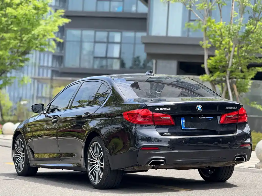 BMW 5 Series 2018 — фото 10