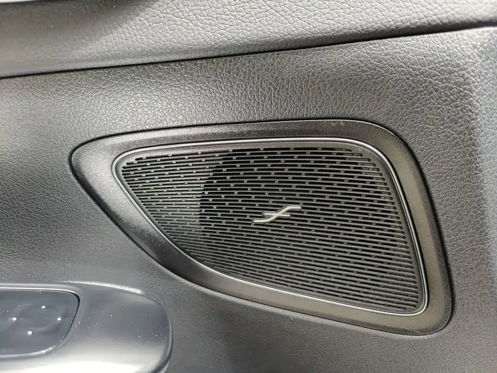 Mercedes-Benz C-Class 2024 — фото 15