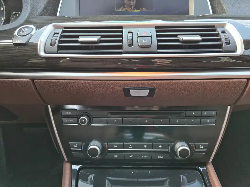 BMW 5 Series GT 2017 — фото 12