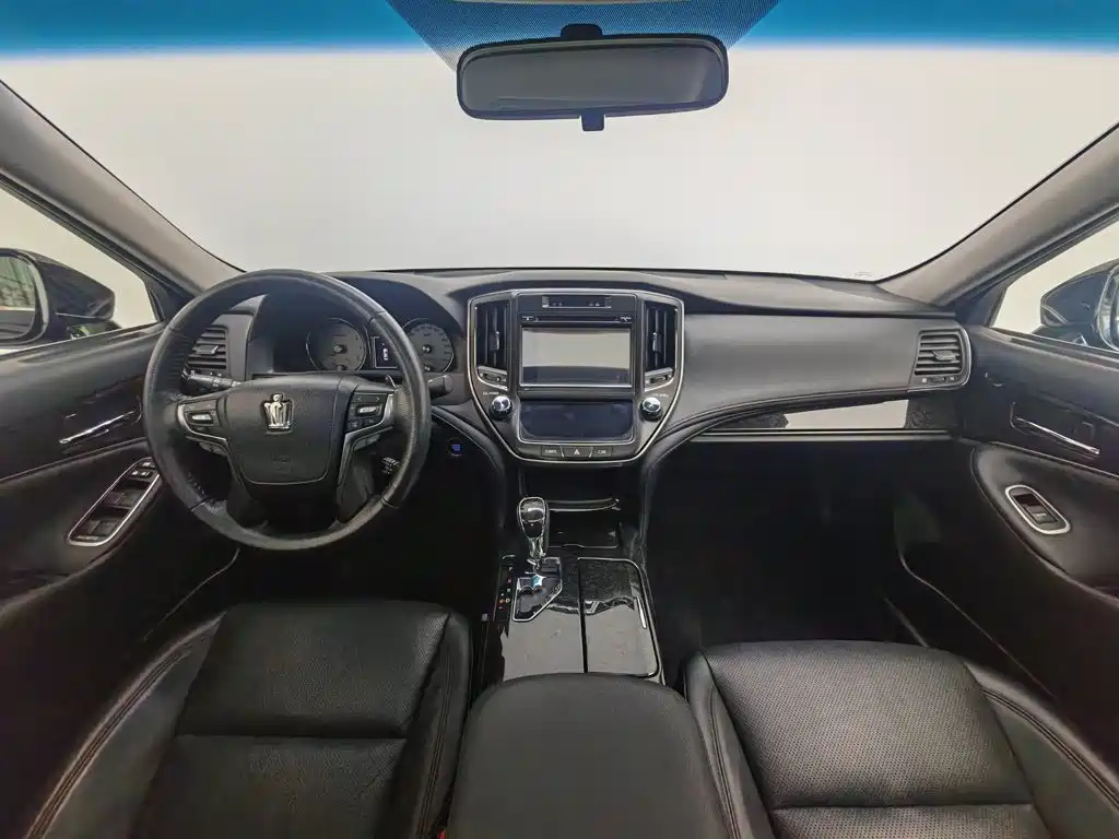 Toyota Crown 2018