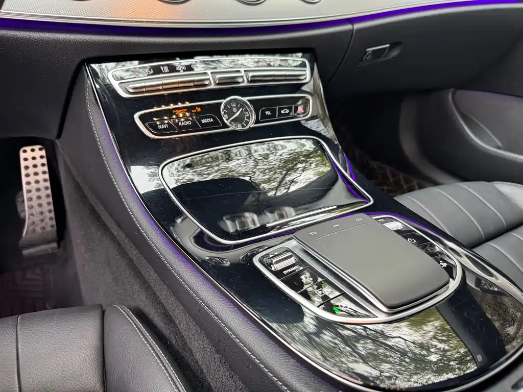 Mercedes-Benz E-Class 2021 — фото 12