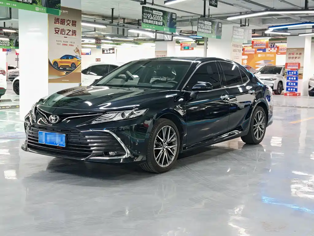 Toyota Camry 2023 — фото 1