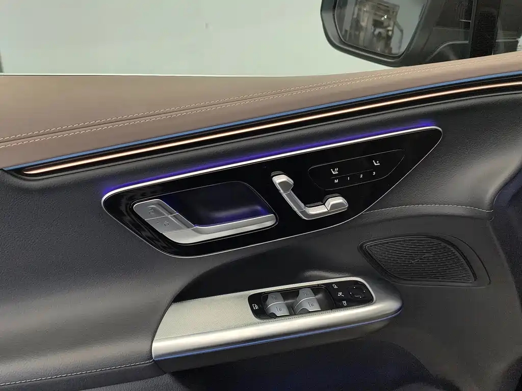 Mercedes-Benz EQE SUV 2025 — фото 16