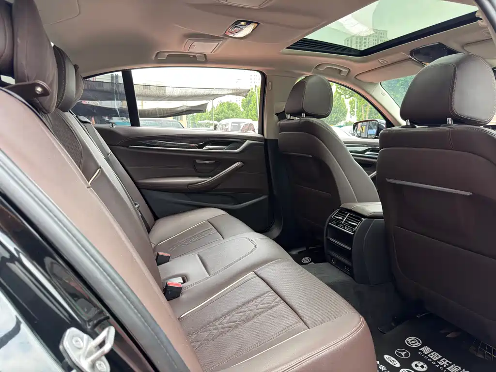BMW 5 Series 2022 — фото 13
