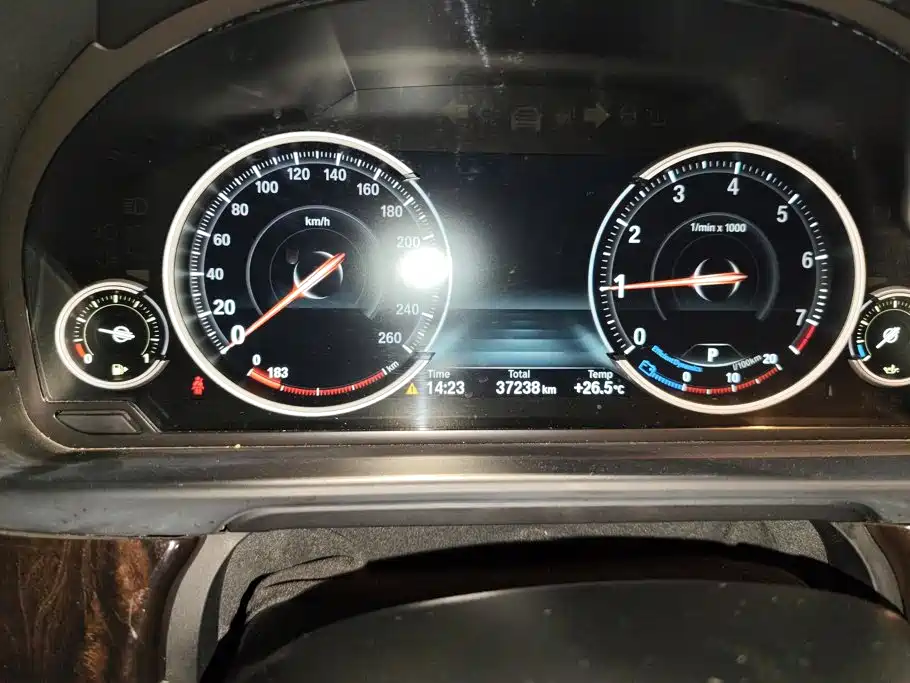 BMW 5 Series 2017 — фото 14