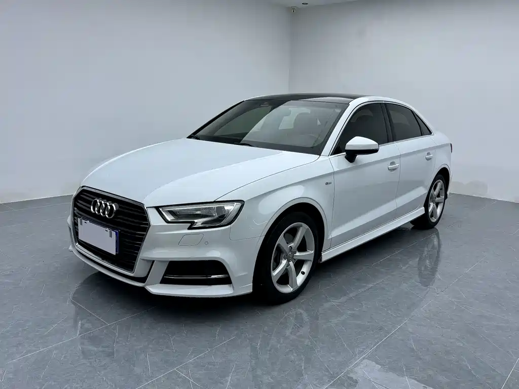 Audi A3 2017 — фото 1