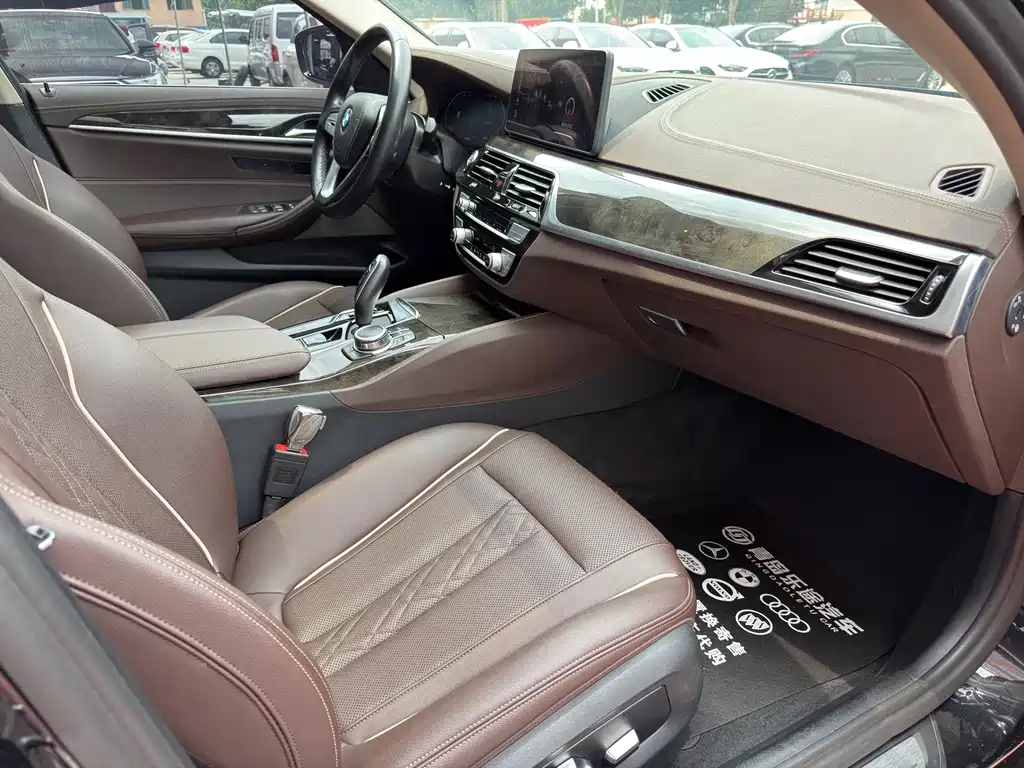 BMW 5 Series 2022 — фото 14