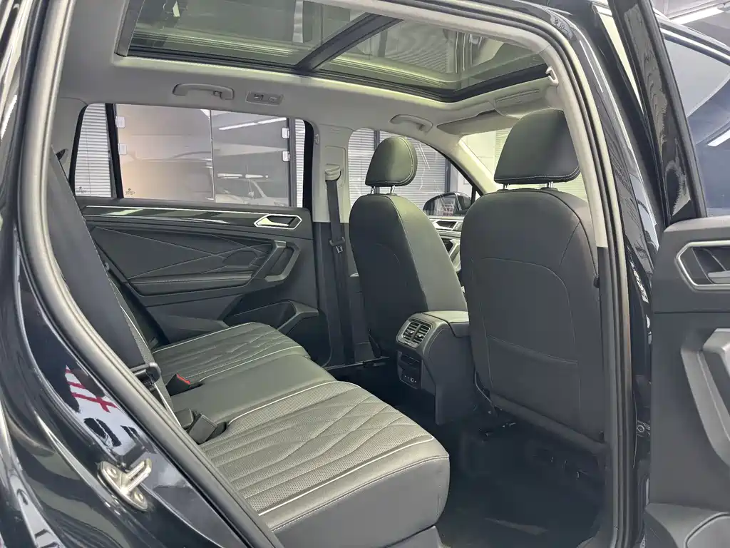 Volkswagen Tiguan L 2022 — фото 13