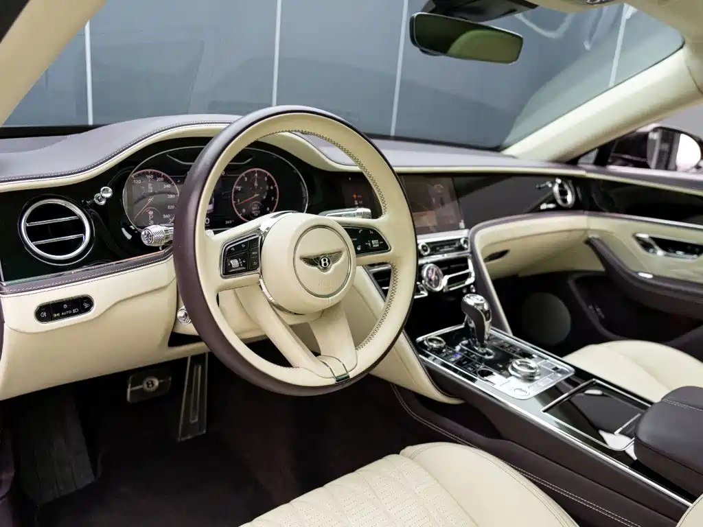 Bentley Flying Spur 2023 — фото 11