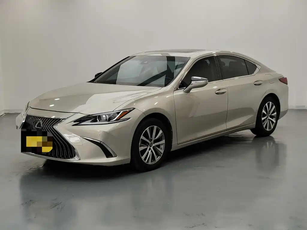 Lexus ES 2019 — фото 1