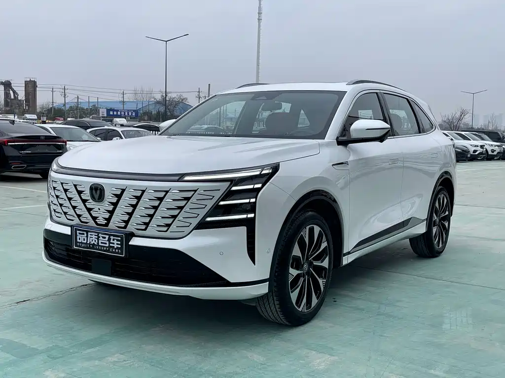 Changan CS75 PLUS 2025 — фото 1