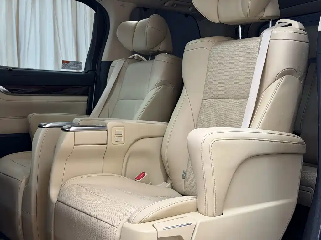 Toyota Alphard 2018 — фото 11