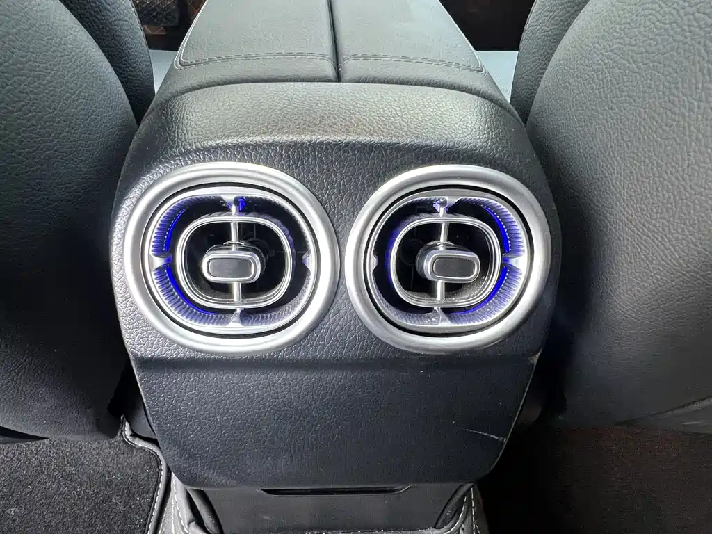 Mercedes-Benz C-Class 2025 — фото 18