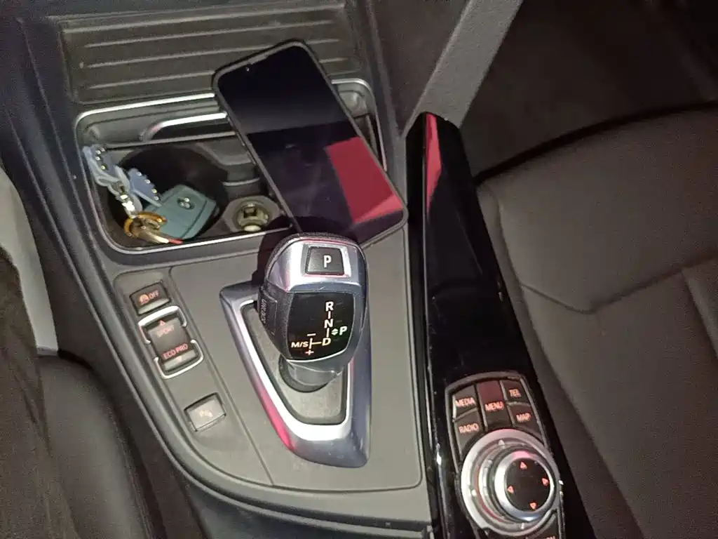 BMW 3 Series 2016 — фото 14