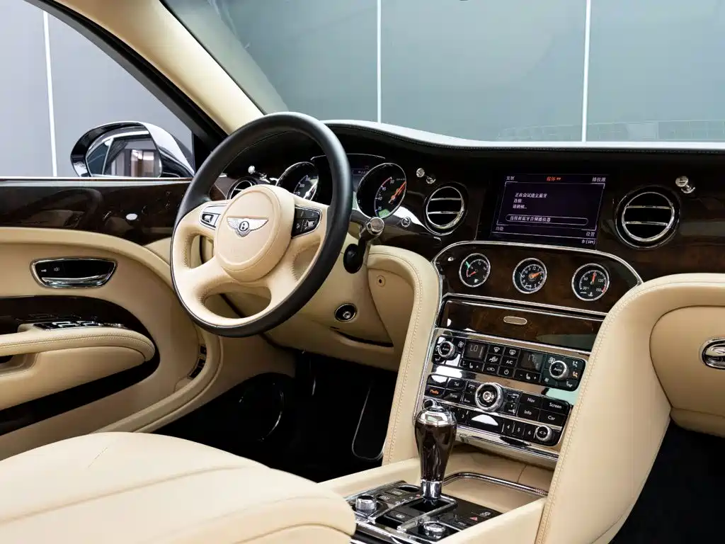 Bentley Mulsanne 2016 — фото 18