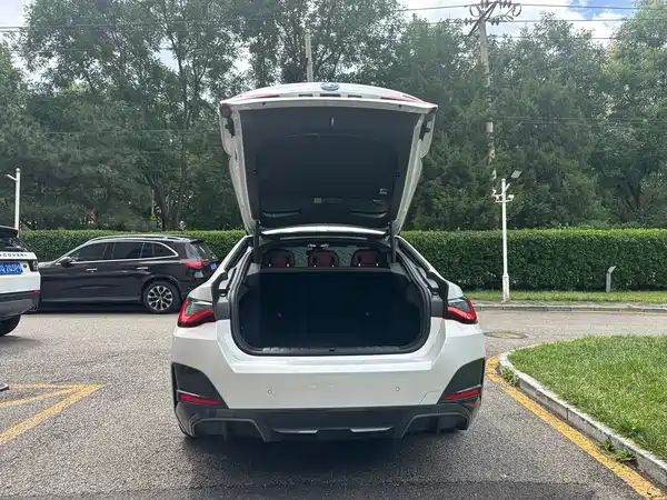 BMW i4 2025