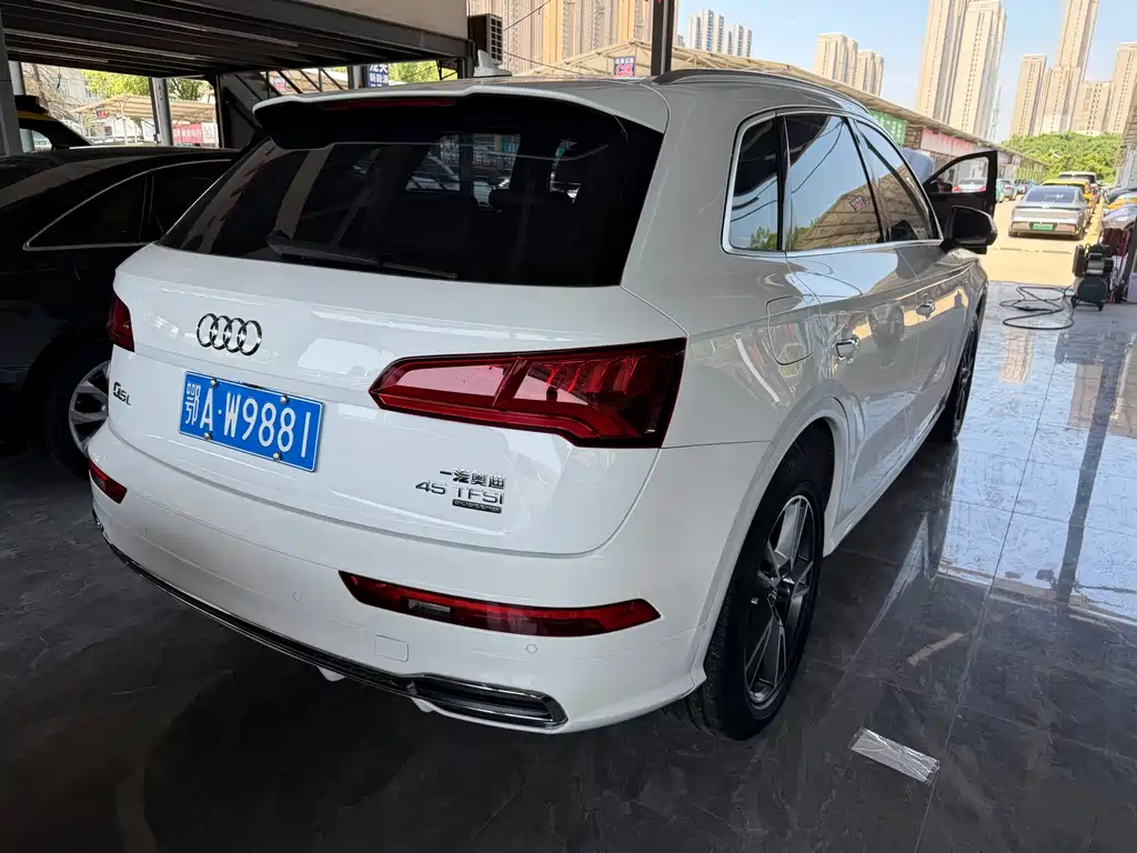 Audi Q5L 2019 — фото 12