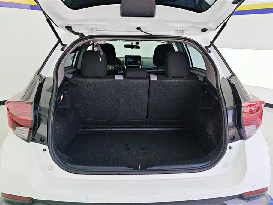 Toyota Yaris L 2020 — фото 4