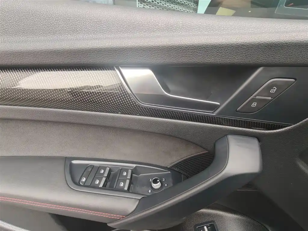 Audi SQ5 2023 — фото 11