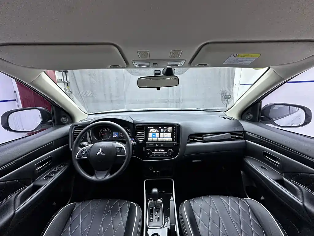 Mitsubishi Outlander 2022 — фото 12