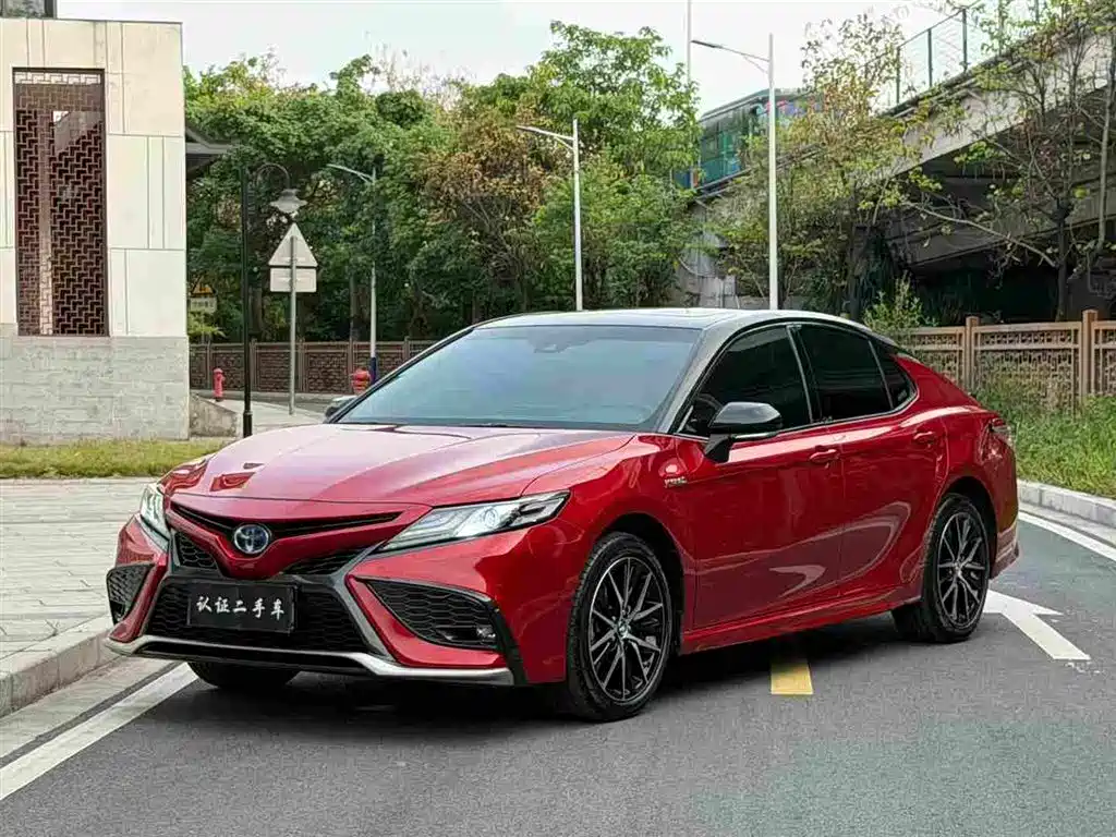 Toyota Camry 2023 — фото 3