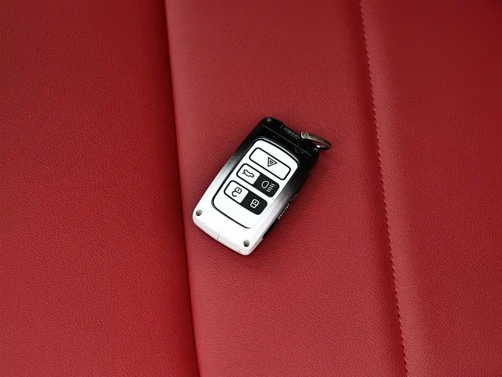 Jaguar XEL 2025 — фото 12
