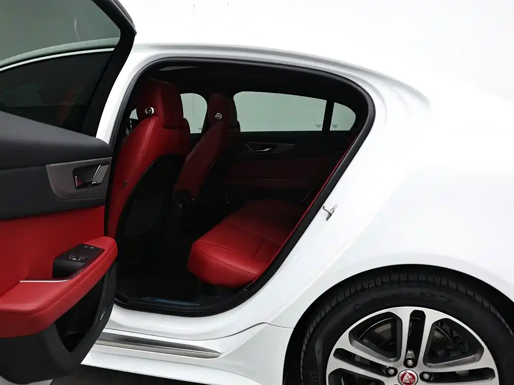 Jaguar XEL 2025 — фото 14