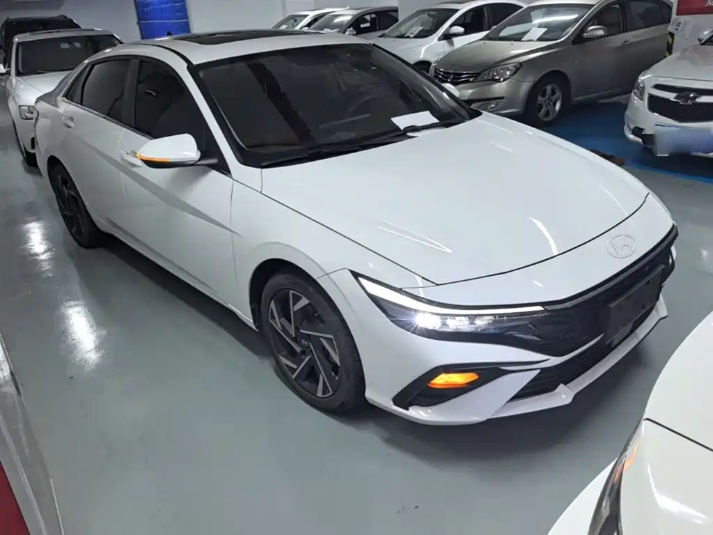 Hyundai Elantra 2024 — фото 4