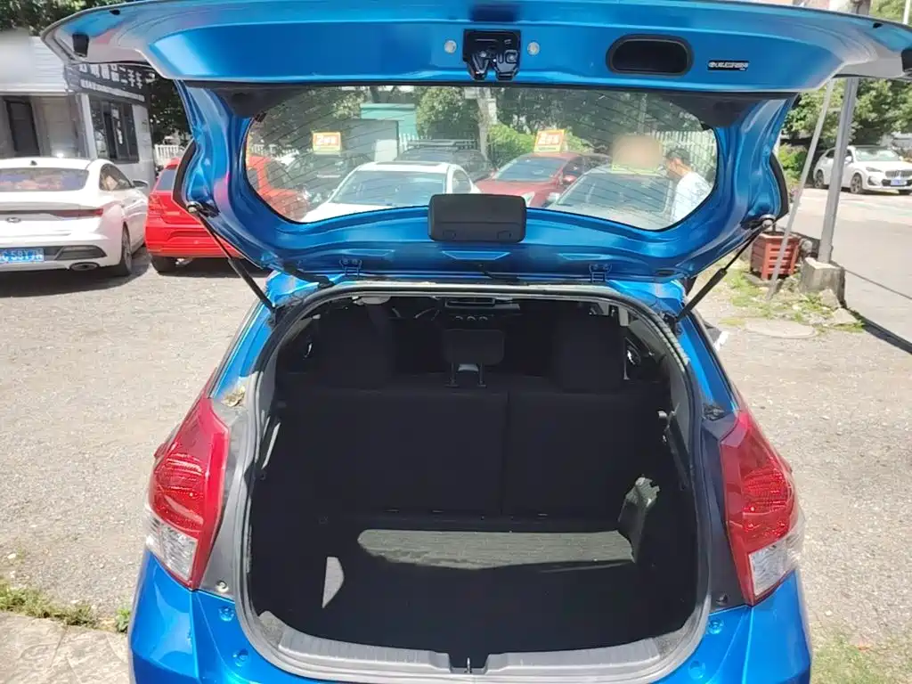 Toyota Yaris L 2015 — фото 15