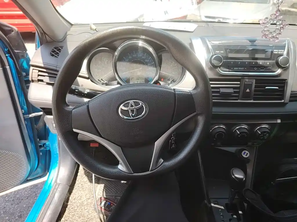 Toyota Yaris L 2015