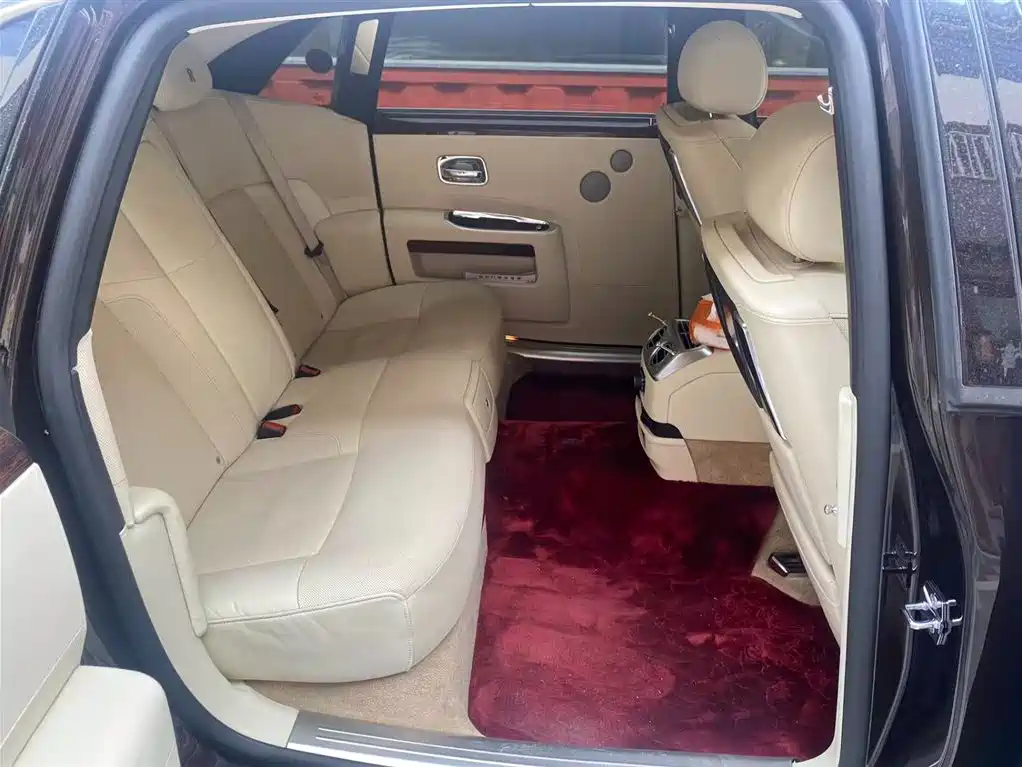 Rolls-Royce Ghost 2014 — фото 12