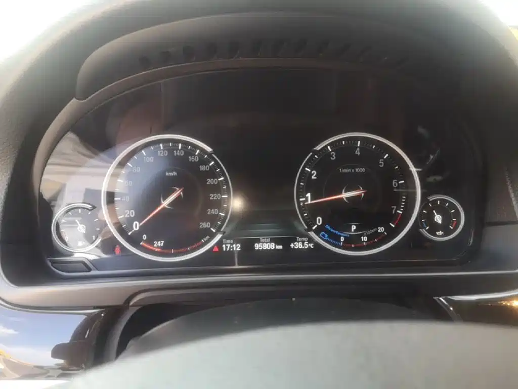 BMW 5 Series 2015 — фото 12