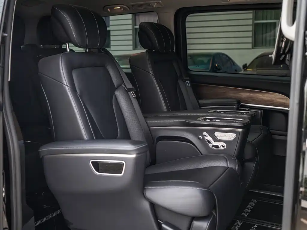 Mercedes-Benz V-Class 2022 — фото 18