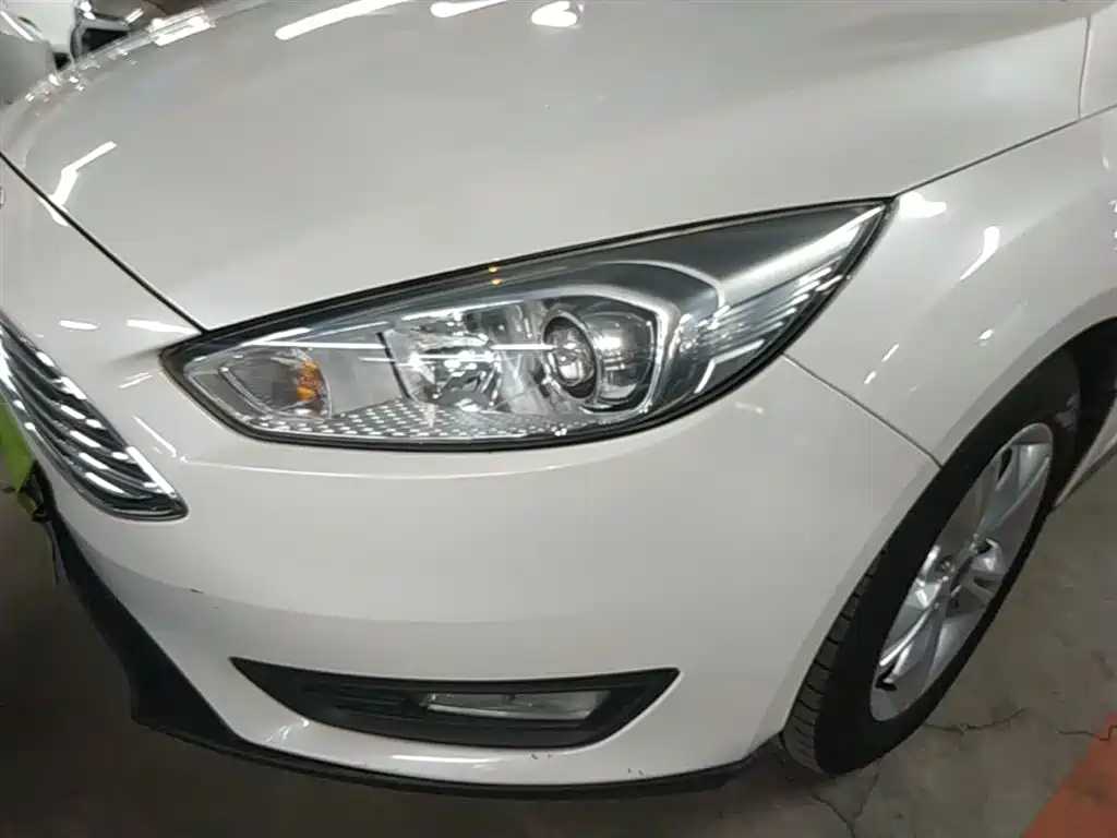 Ford Focus 2015 — фото 24