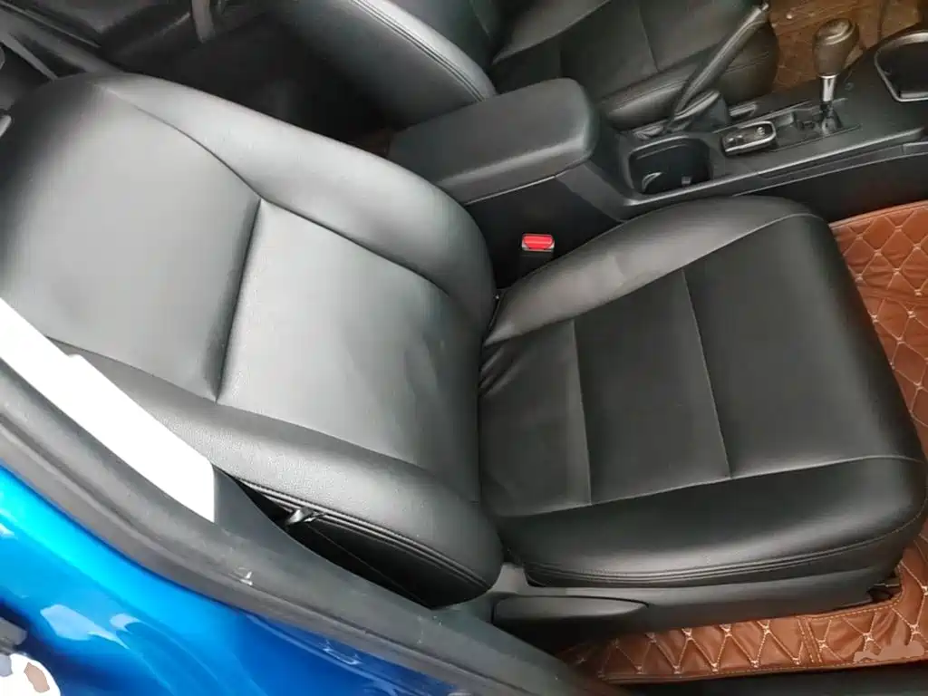 Toyota RAV4 2018 — фото 25