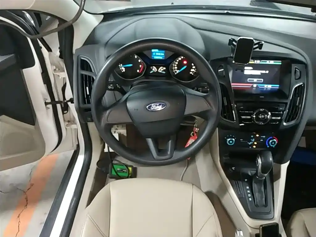 Ford Focus 2015 — фото 11
