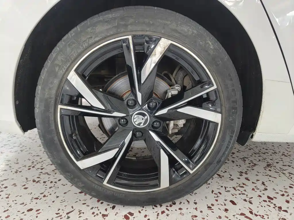 Skoda Octavia 2023 — фото 23