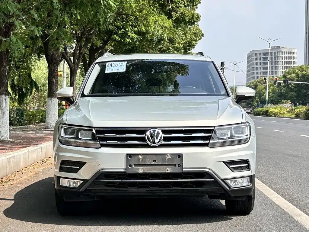 Volkswagen Tiguan L 2017 — фото 2