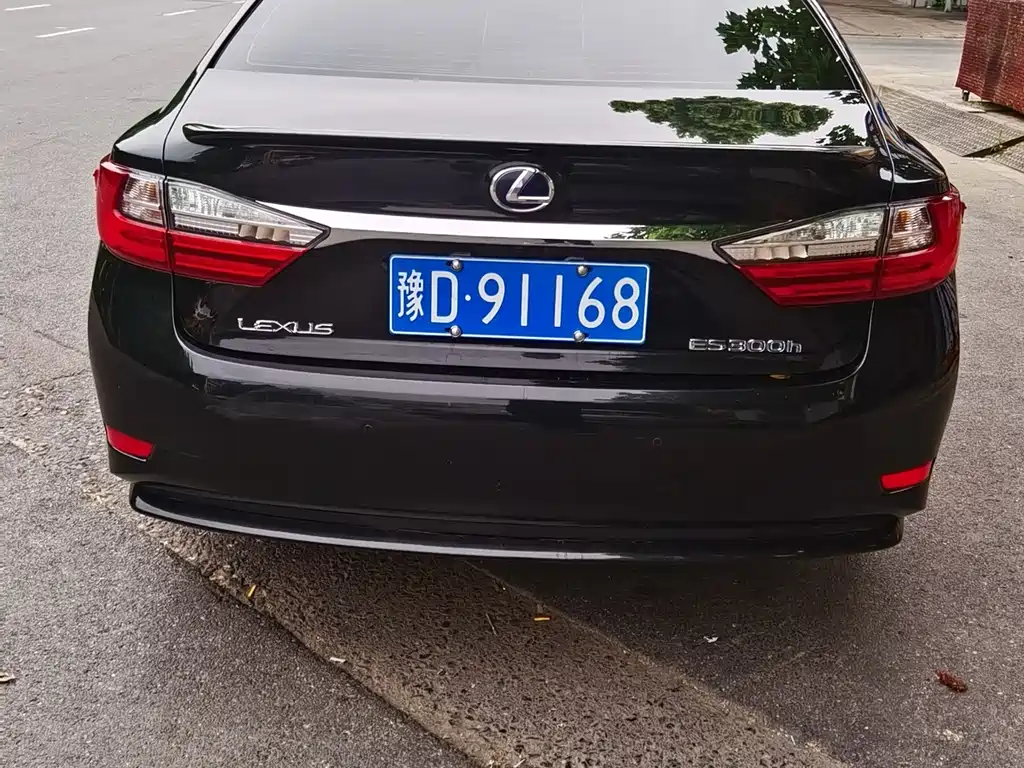 Lexus ES 2016 — фото 18