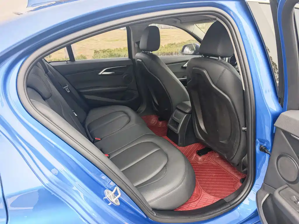 BMW 1 Series 2020 — фото 14