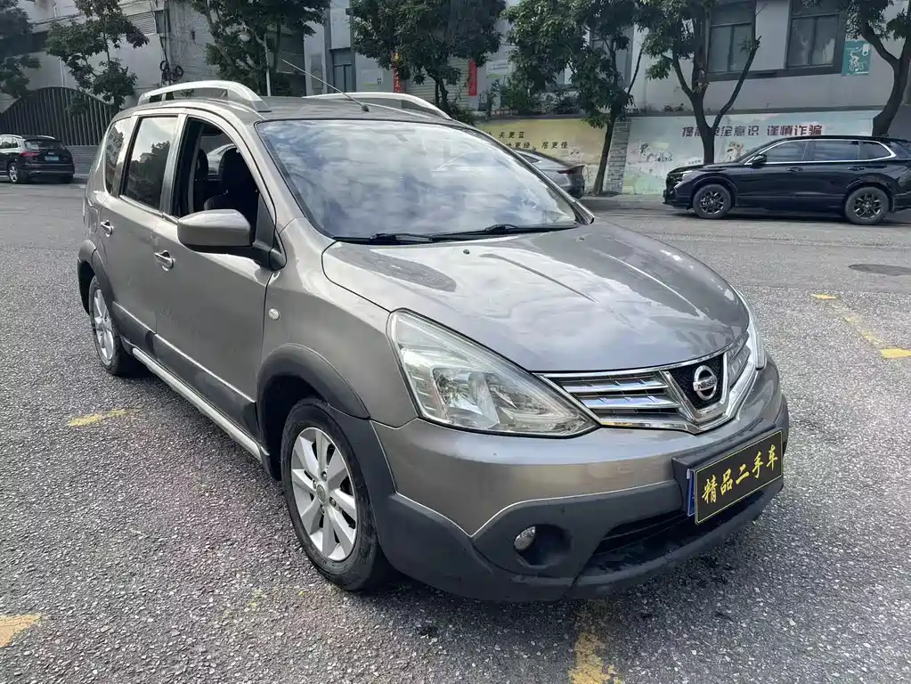 Nissan Livina 2013
