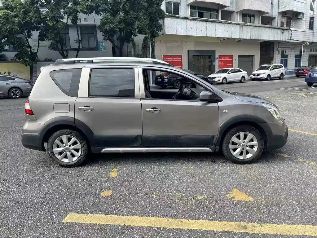 Nissan Livina 2013