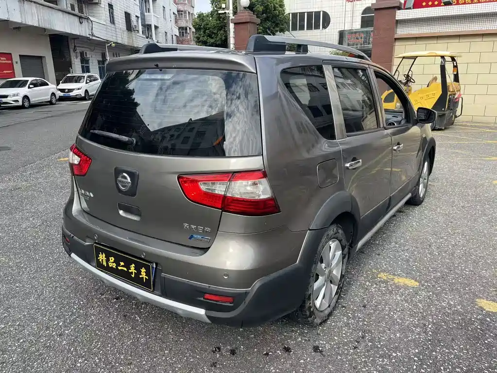 Nissan Livina 2013