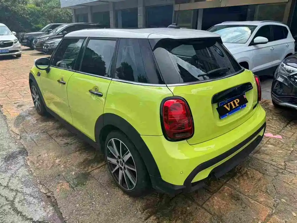 MINI MINI 2023