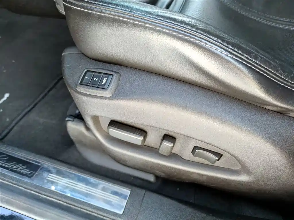 Cadillac SRX 2012 — фото 15