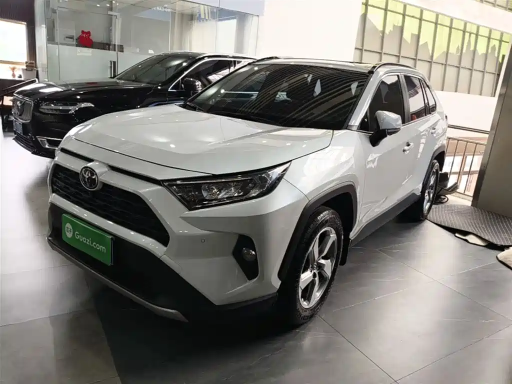 Toyota RAV4 2023 — фото 2