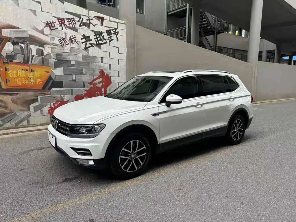 Volkswagen Tiguan L 2019 — фото 1