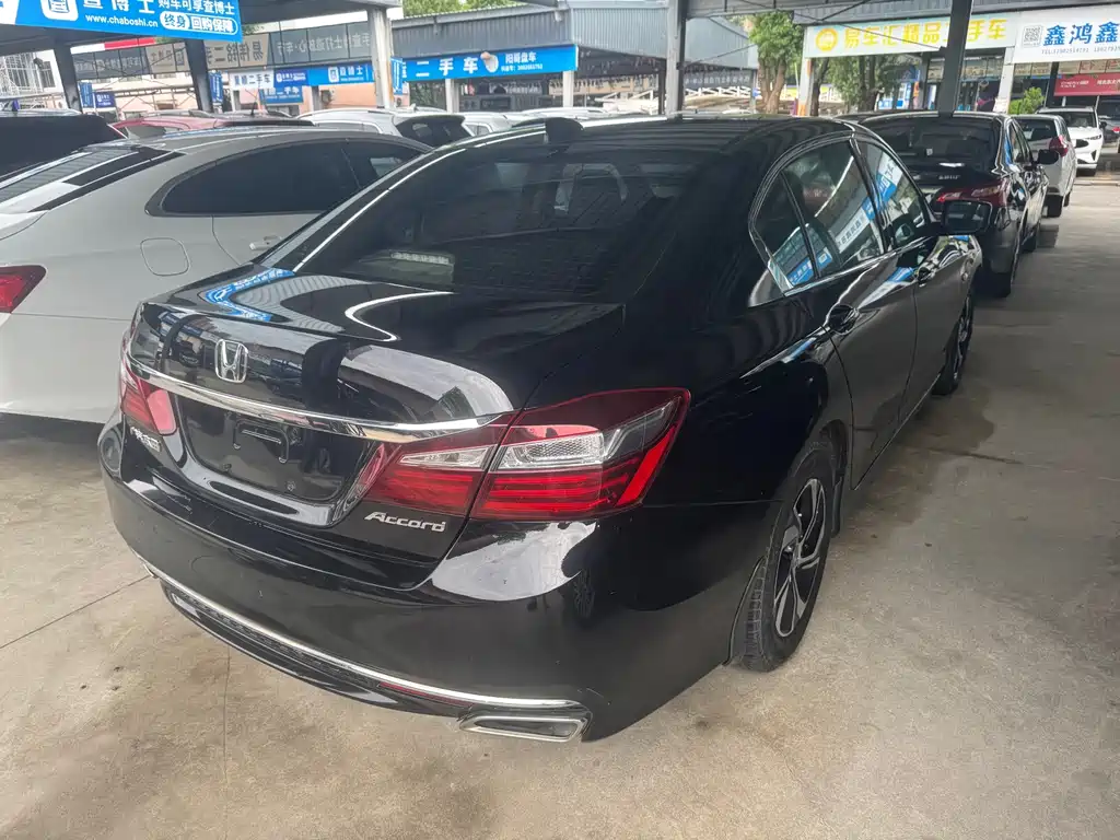 Honda Accord 2018 — фото 10