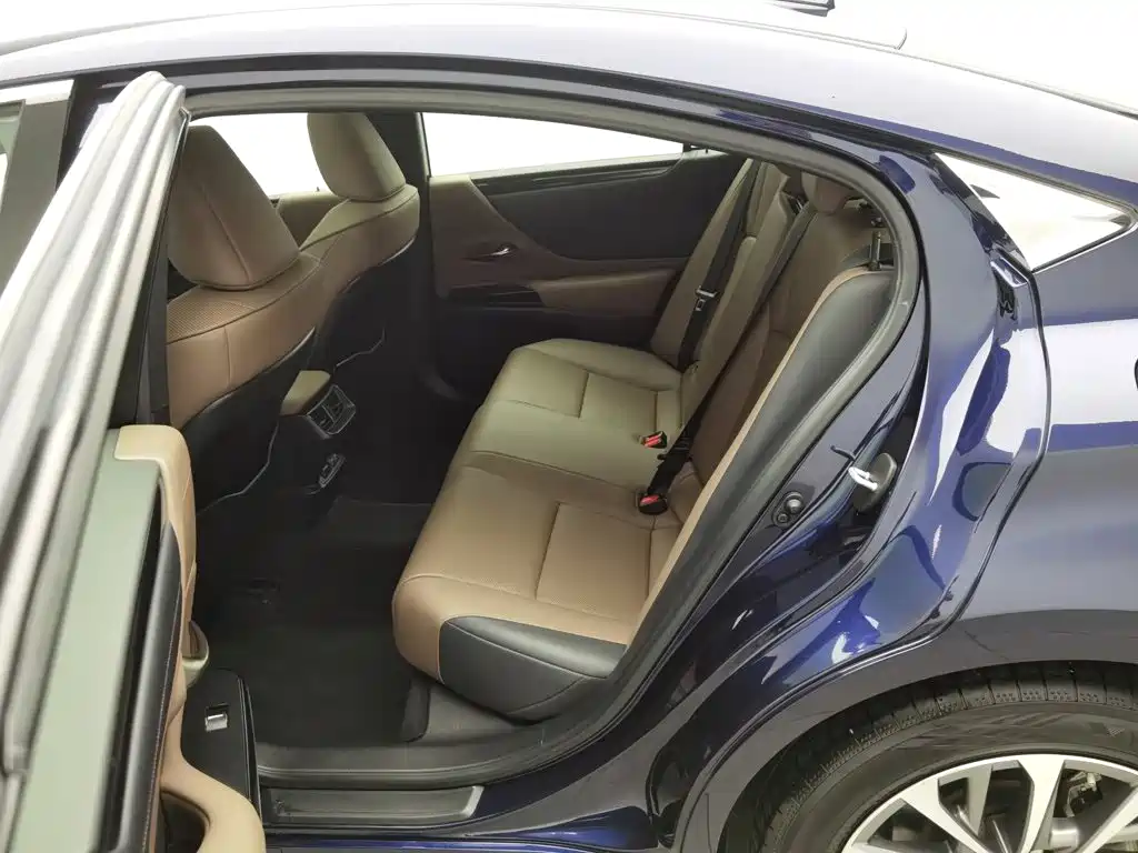 Lexus ES 2021 — фото 15